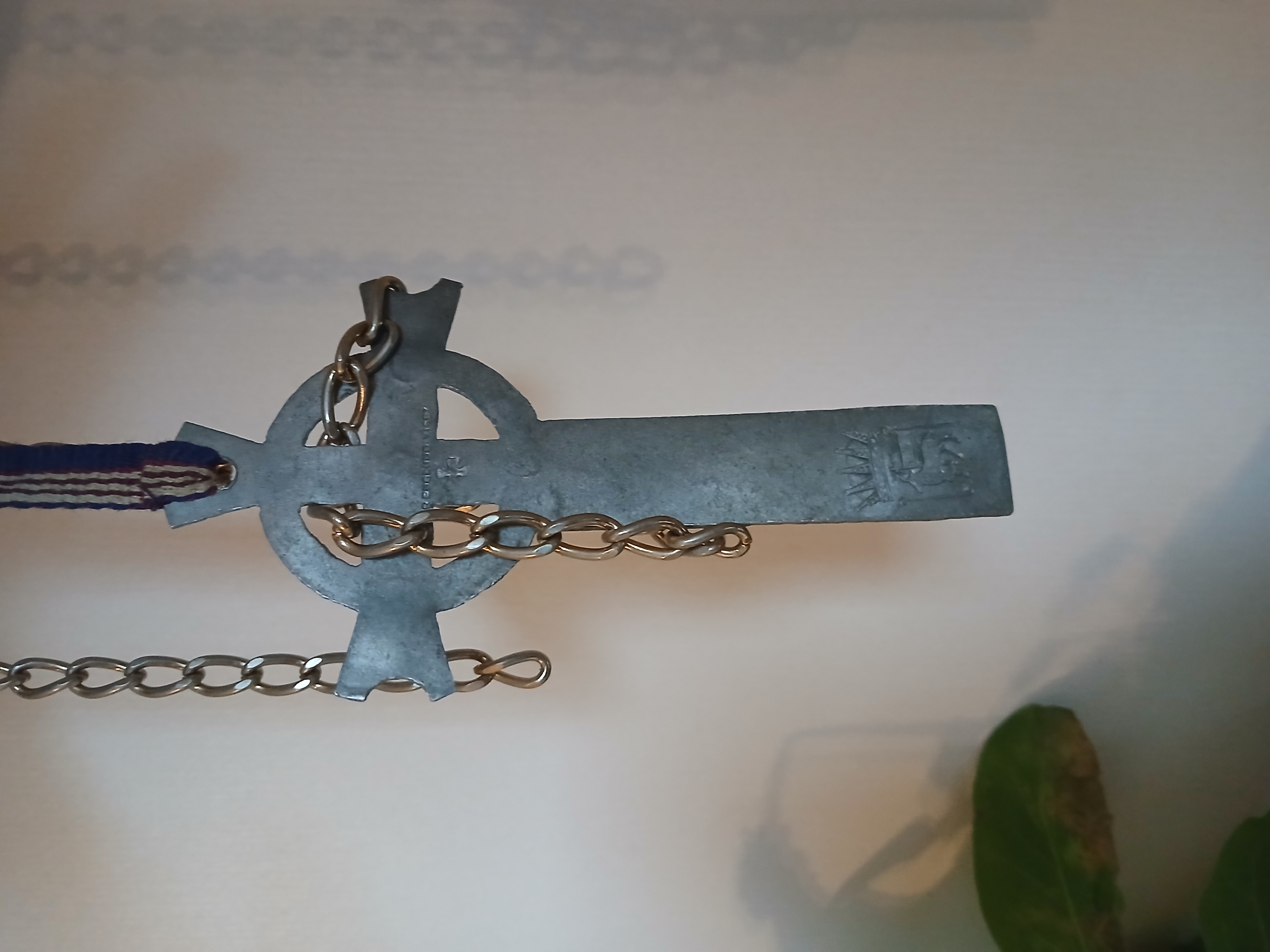 Gotländskt ringkors med Gotlands lamm